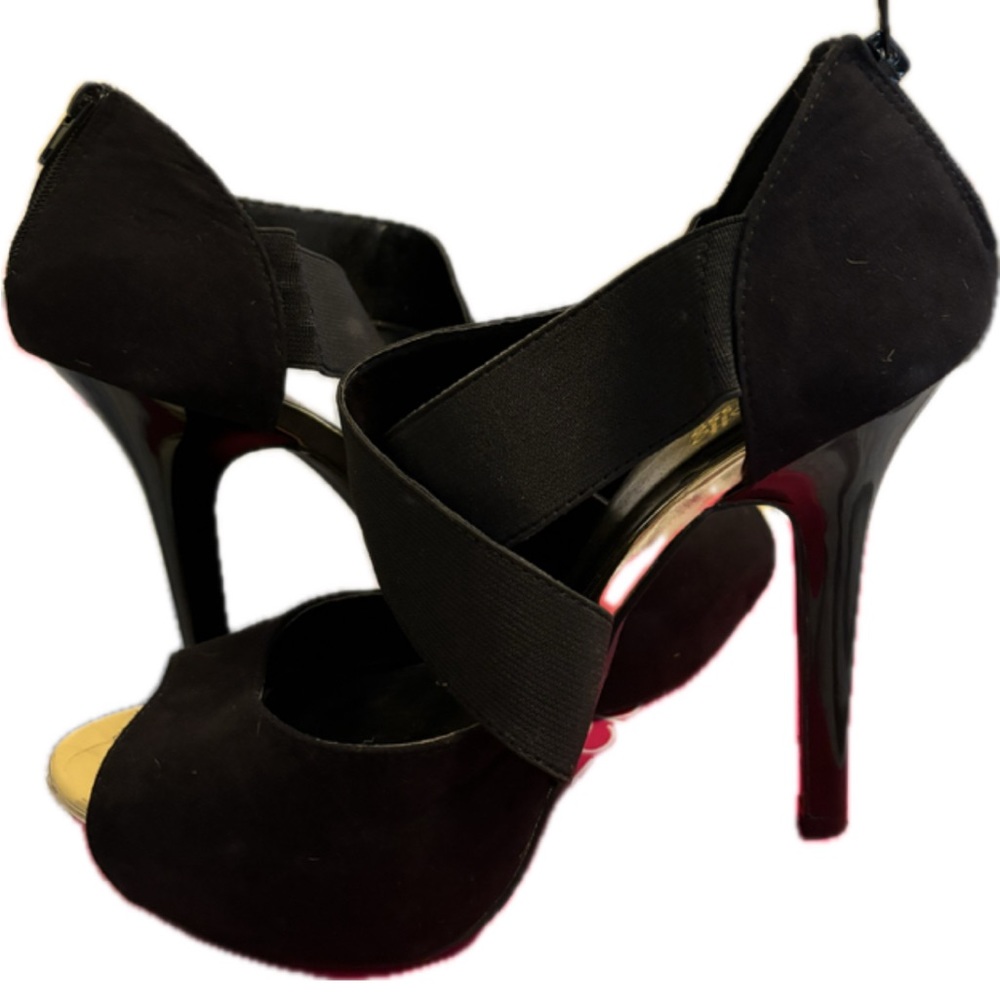 Black and gold heels, very lightly used in size 9